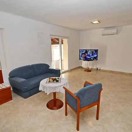 Lucija - Two Bedroom With Terrace And Garden View Apartment Vela Luka