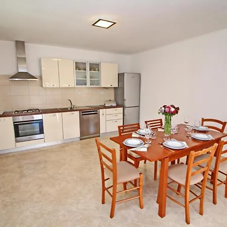 Apartment Lucija - Two Bedroom With Terrace And Garden View Vela Luka