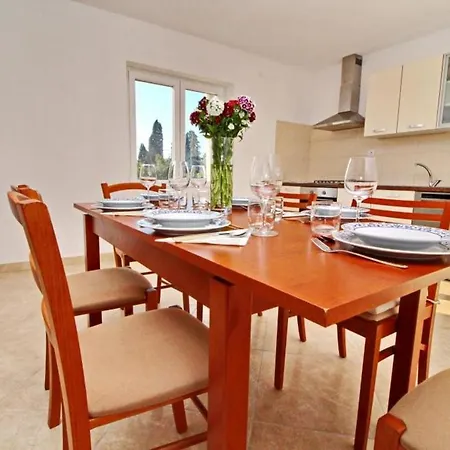 דירה Lucija - Two Bedroom With Terrace And Garden View *