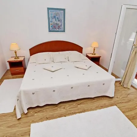 Lucija - Two Bedroom With Terrace And Garden View דירה