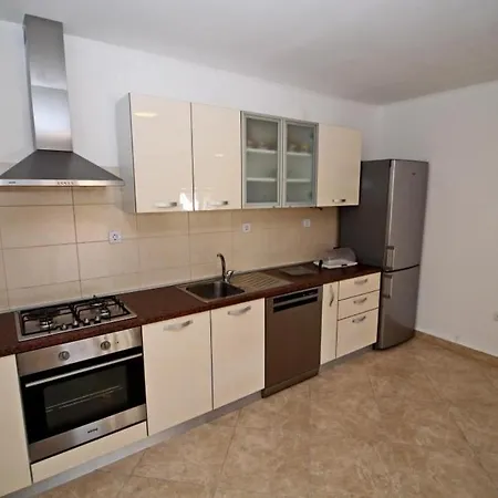 Lucija - Two Bedroom With Terrace And Garden View דירה