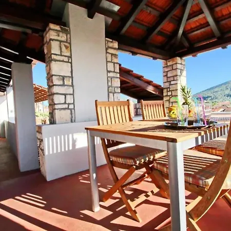 דירה Lucija - Two Bedroom With Terrace And Garden View *