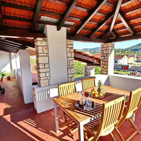 Lucija - Two Bedroom With Terrace And Garden View וולה לוקה