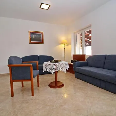 דירה Lucija - Two Bedroom With Terrace And Garden View