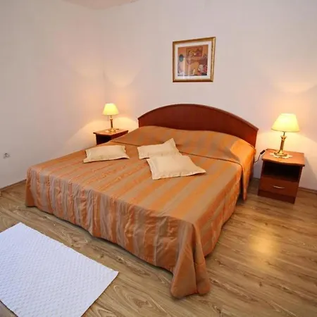 דירה Lucija - Two Bedroom With Terrace And Garden View וולה לוקה