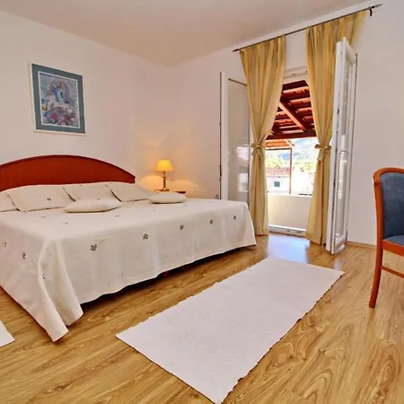 דירה Lucija - Two Bedroom With Terrace And Garden View וולה לוקה